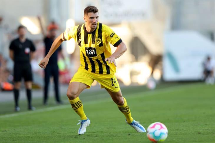 بروسيا دورتموند يصدم مانشستر يونايتد وبرشلونة: مونييه ليس للبيع